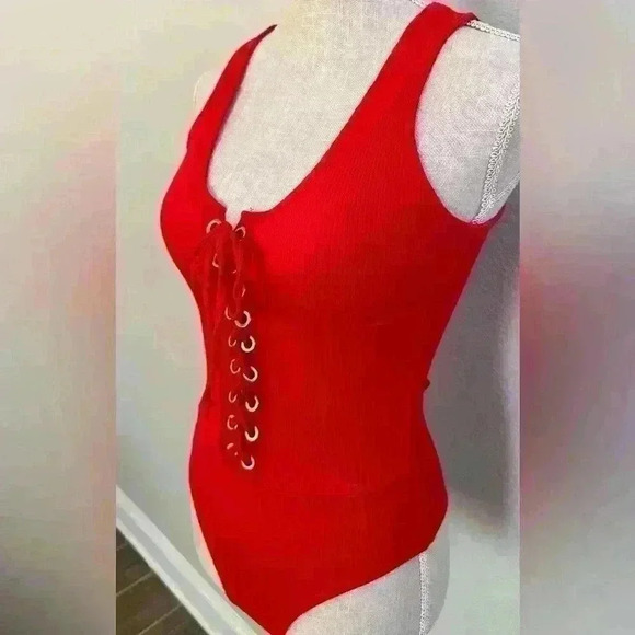 Windsor Red Bodysuit - Medium size - Picture 3 of 6